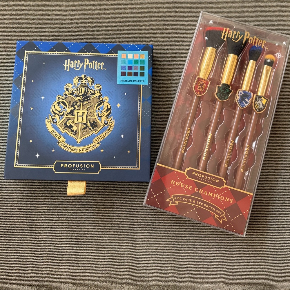 Profusion Cosmetics Harry Potter  Eyeshadow Palette and eye and face brush set